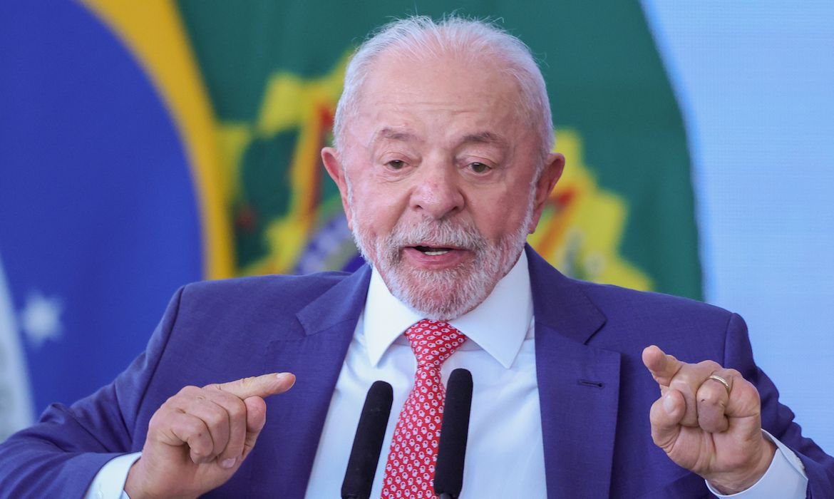 Lula cobra respeito e rejeita interferência dos EUA