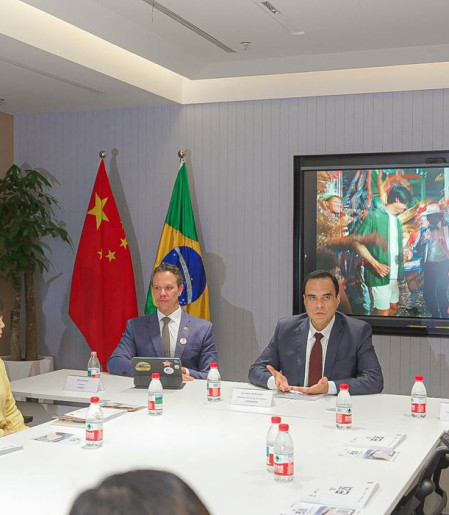 Guia em mandarim mostra oportunidades de investimentos no Brasil