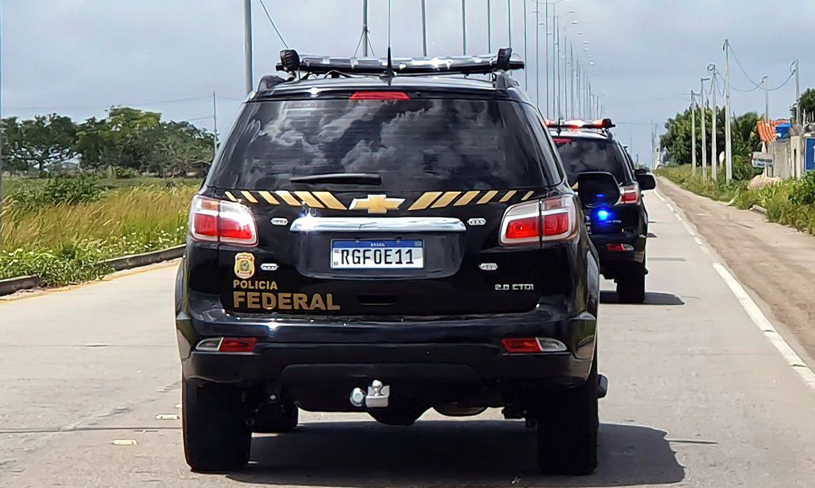 PF apreende armas destinadas a facções criminosas no Rio