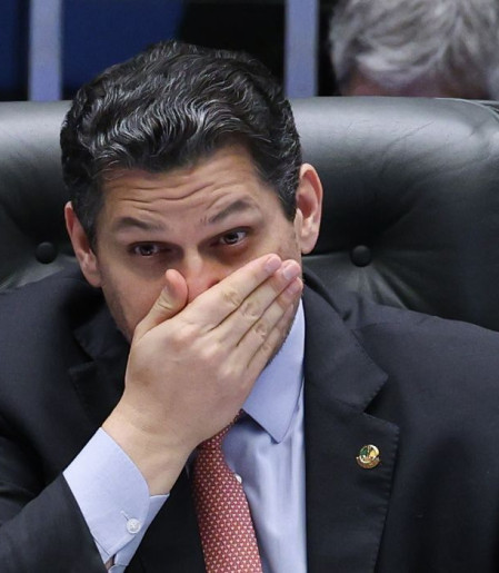 Alcolumbre mantém silêncio sobre 6x1 e oposição tenta preservar escala
