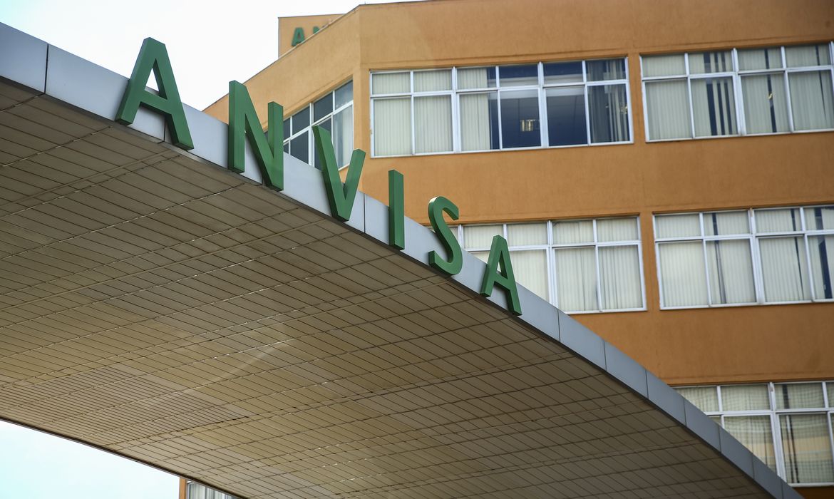 Anvisa determina recolhimento de lote da água mineral Crystal sem gás