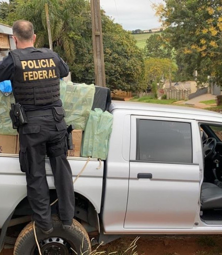 Comércio ilegal de cigarros eletrônicos e convencionais é alvo da PF