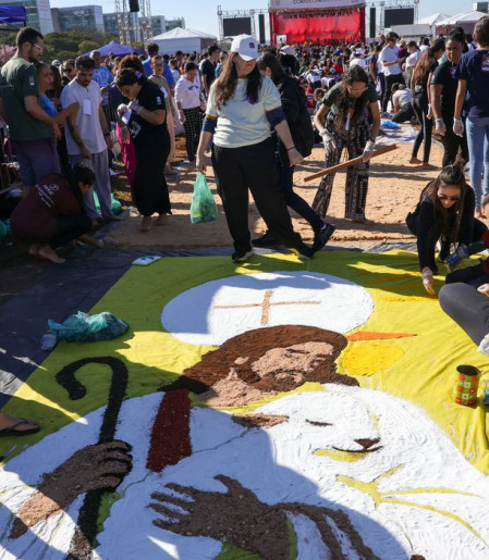 Jovens no DF se unem por tapetes de Corpus Christi e jejum de telas