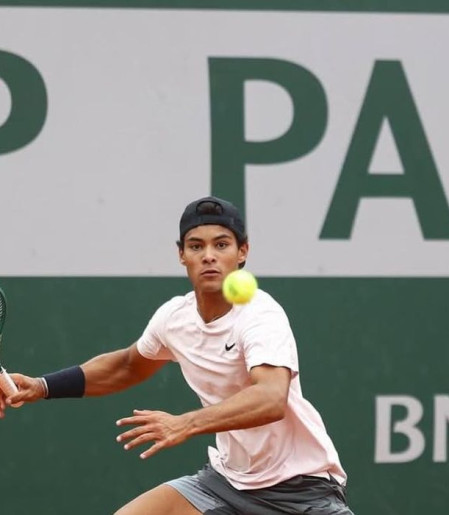 Roland Garros: Luis Guto Miguel bate compatriota e vai à final juvenil