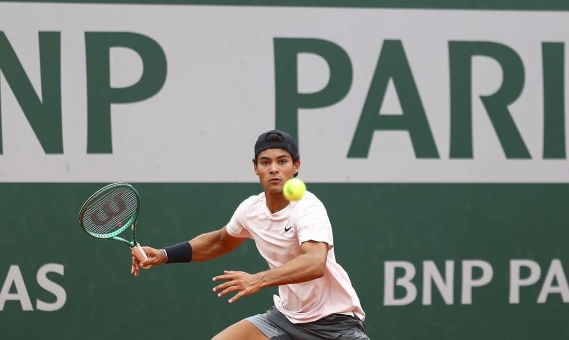 Roland Garros: Luis Guto Miguel bate compatriota e vai à final juvenil