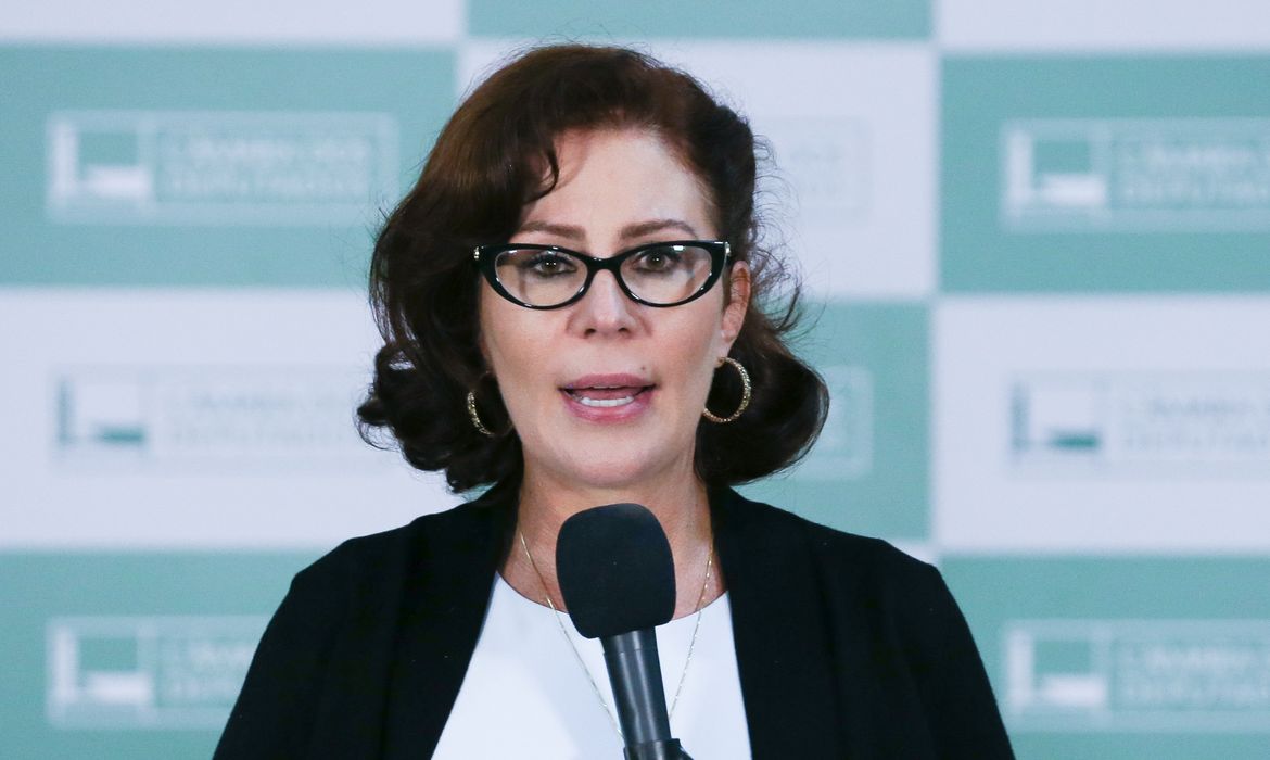 Justiça manda prender jornalista perseguido por Carla Zambelli 