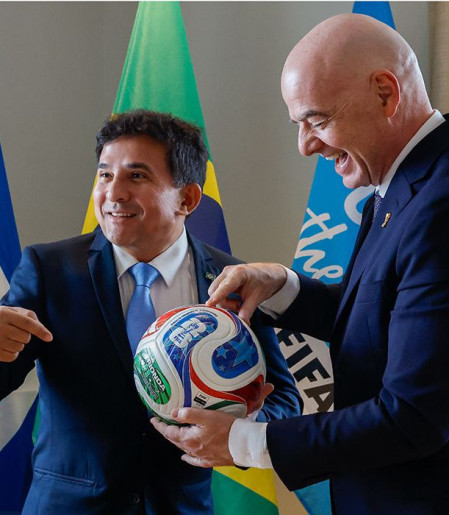 Ministro do Esporte entrega marco regulatório da Copa Feminina à Fifa