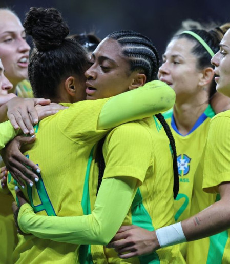 Seleção feminina encara Estados Unidos esta noite em São Paulo