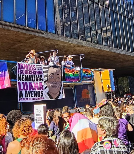 Mulheres lésbicas e bissexuais fazem caminhada em SP contra violência