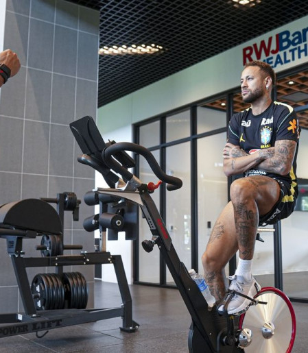 Copa do Mundo: exames de Neymar apontam 'boa evolução' , afirma CBF