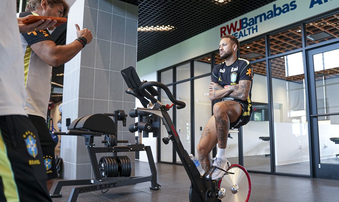 Copa do Mundo: exames de Neymar apontam 'boa evolução' , afirma CBF