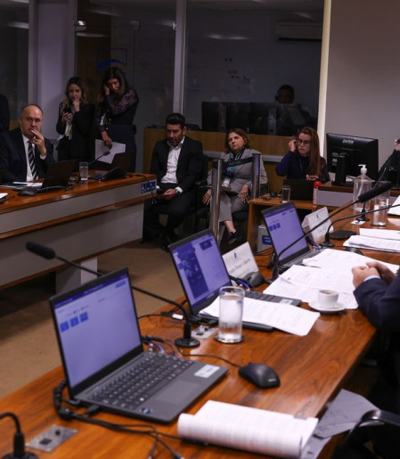 Senadores criticam falta de dados sobre socorro bilionário ao BRB