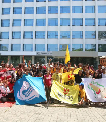 Estudantes encerram greve de quase dois meses na USP