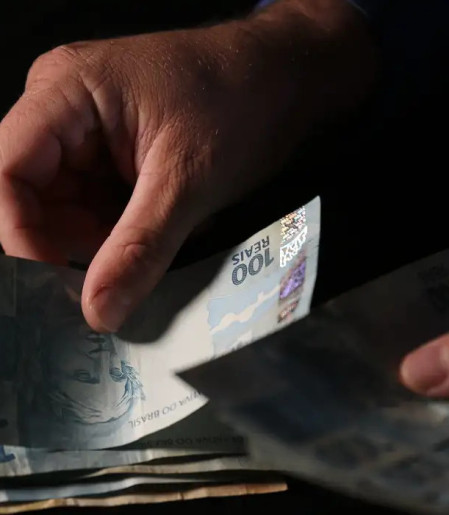 Brasileiros sacaram em abril R$ 482,8 milhões esquecidos em bancos