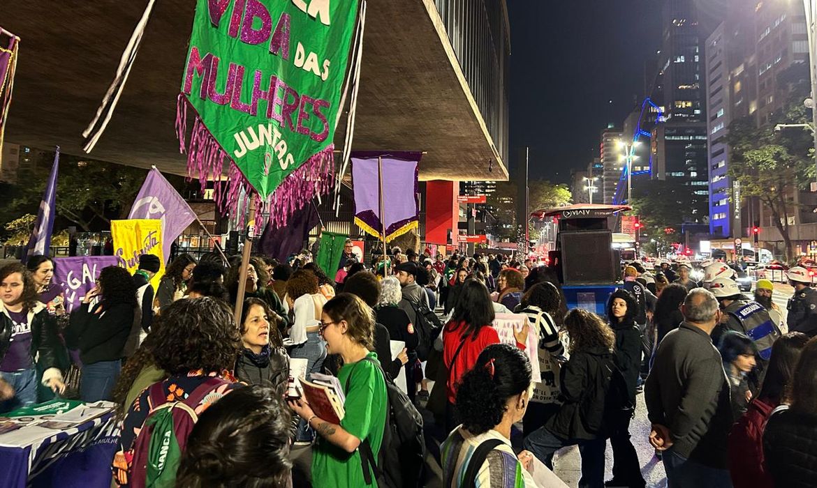 Ato em SP pede manutenção de norma sobre aborto em casos de estupro