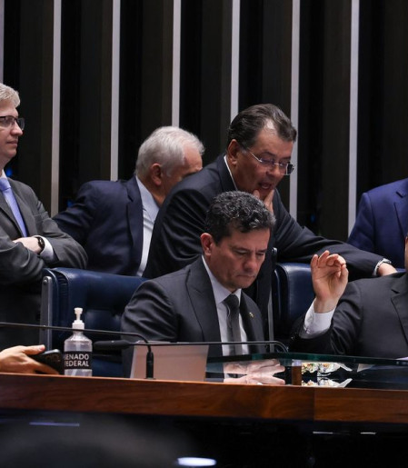 Senado aprova uso do Fundo do Pré-Sal para dívidas do agro