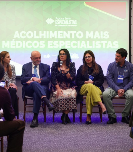 Projeto Mais Médicos Especialistas recebe 50 profissionais no Rio