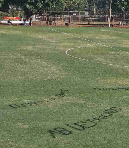 Gramado do centro de treinamento foi vandalizado após derrota
