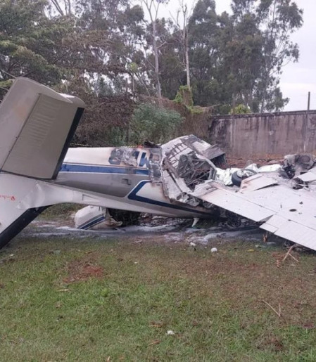 Queda de bimotor deixa dois mortos em Marília, interior de São Paulo