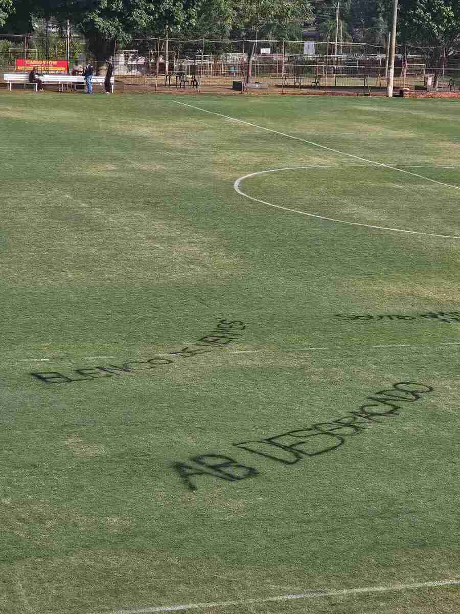 Gramado do centro de treinamento foi vandalizado após derrota
