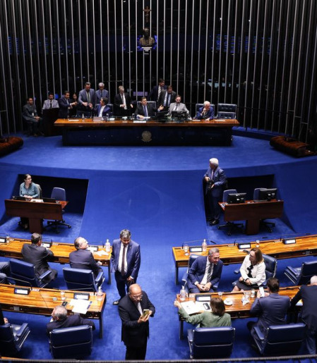 Alcolumbre trava tramitação da PEC do fim da 6x1 no Senado