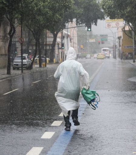 Sul, Sudeste e Centro-Oeste podem ter final de semana de chuva intensa