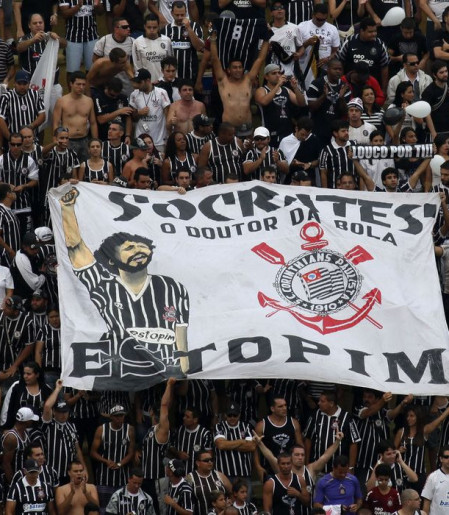 Sócrates, ídolo do Corinthians e da seleção, recebe honraria na Alesp