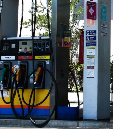 Concorrência do etanol e subvenção fazem preço da gasolina cair
