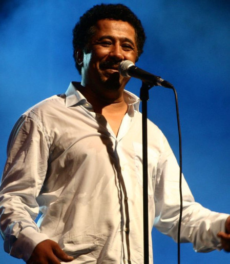 Programa Música do Mundo celebra carreira artística do argelino Khaled