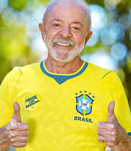 Lula pede para seleção do Brasil jogar com a alma na Copa do Mundo