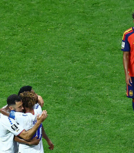 Cabo Verde segura Espanha e estreia em Copas com empate histórico