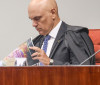 Moraes dá 24 horas para Bolsonaro explicar arma apreendida em blitz