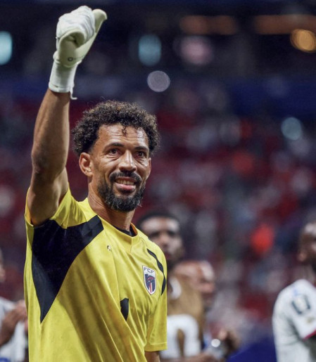 Goleiro Vozinha brilha contra a Espanha e vira destaque na Copa