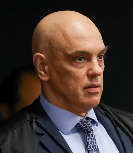 Moraes vota pela condenação de Eduardo Bolsonaro no caso do tarifaço