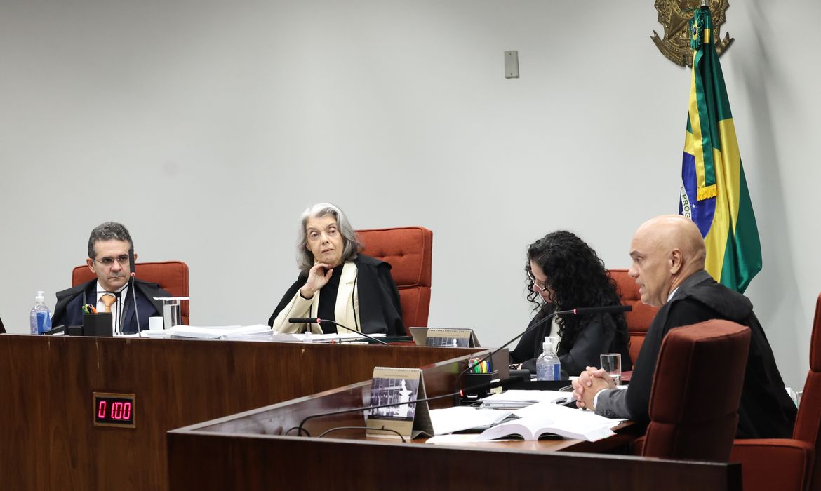 STF forma maioria para condenar Eduardo Bolsonaro no caso do tarifaço