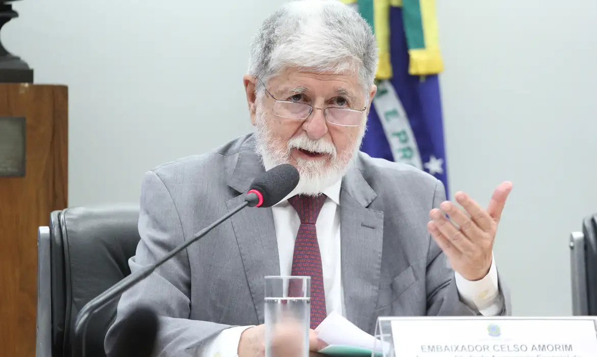 Celso Amorim: IA sob controle de poucas empresas piora desigualdades