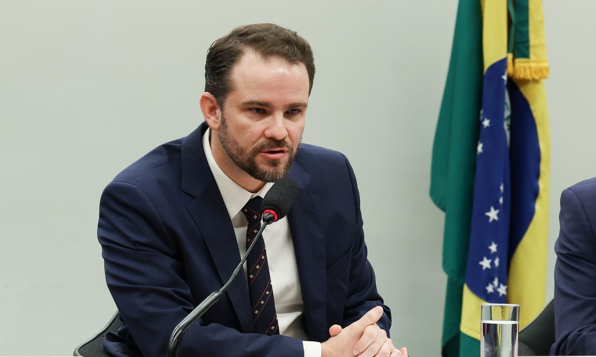 Durigan critica PEC que dá autonomia ao BC por criar novo Poder"