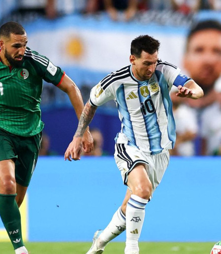 Messi vira maior artilheiro das copas e lidera Argentina em estreia