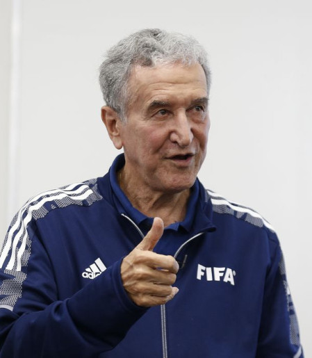 Técnico do tetra, Carlos Alberto Parreira é internado no Rio