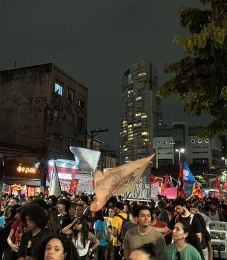 Estudantes protestam contra cortes nas universidades de SP
