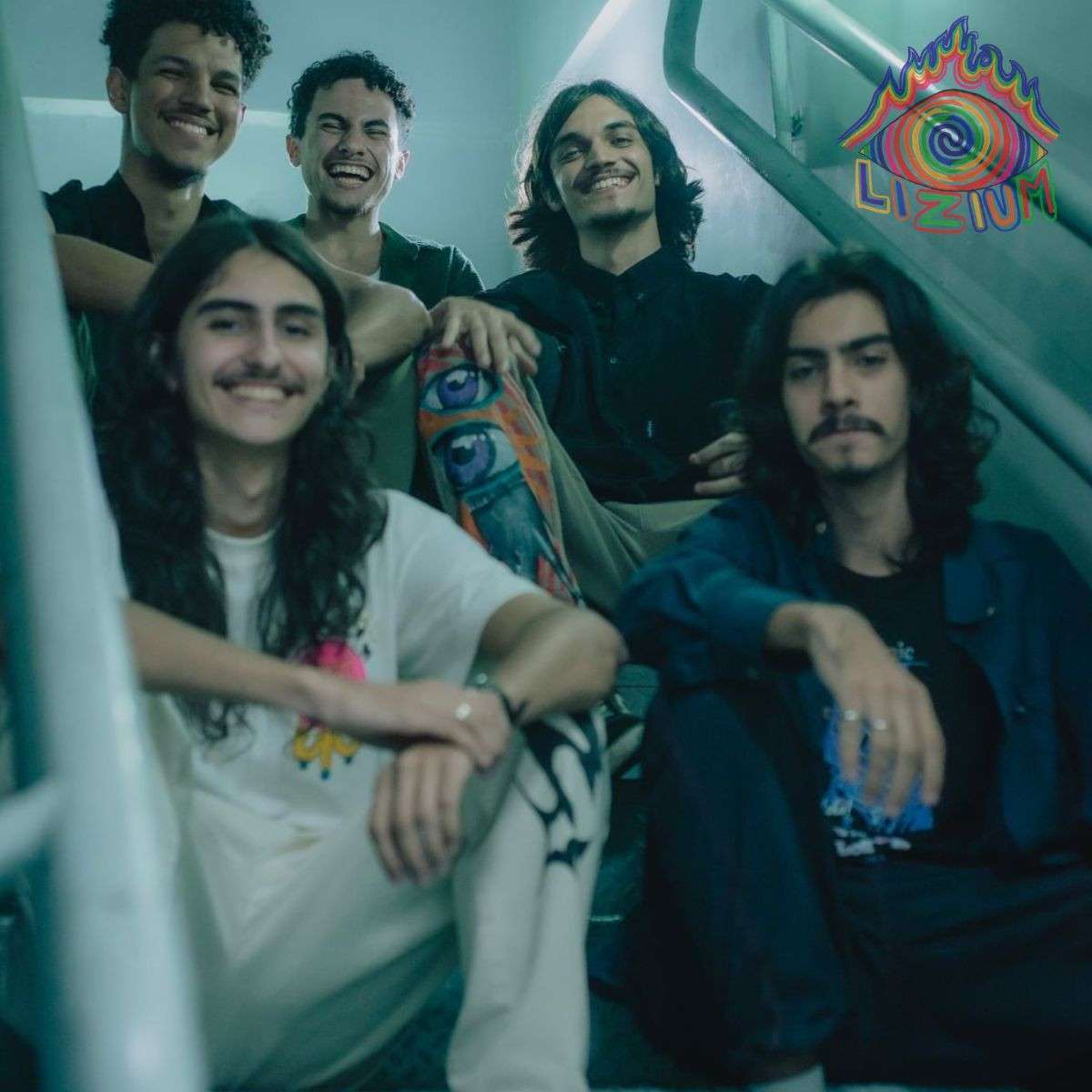 A Lizium nasceu em 2002 e apresenta ao público uma identidade construída a partir de diferentes referências musicais