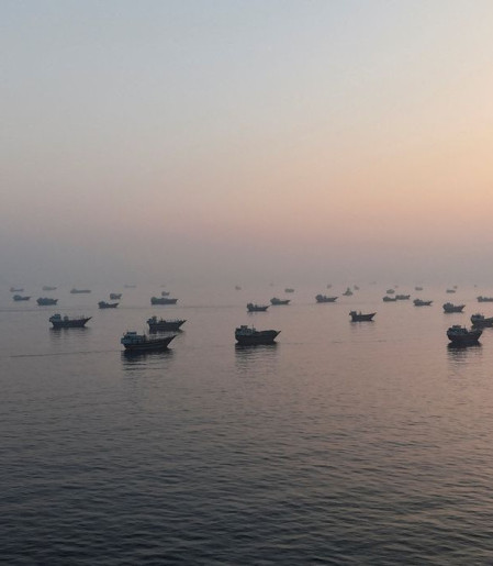 Primeiros navios-tanque atravessam estreito após acordo com Irã