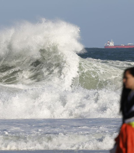 Rio entra em alerta para ressaca e ondas de até 2,5 metros