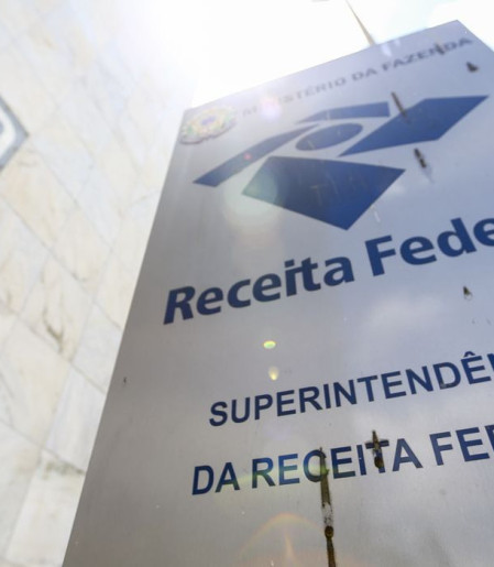 Receita paga lote especial de restituição automática em julho