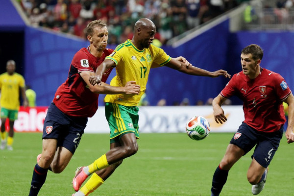 África do Sul sofre gol aos 6 min, reage e empata com República Tcheca