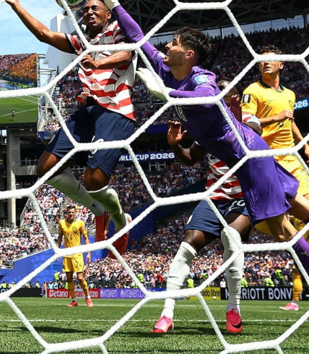 Estados Unidos bate a Austrália e fica perto da classificação