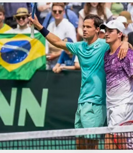 João Fonseca fica com o vice na chave de duplas do ATP 500 de Halle