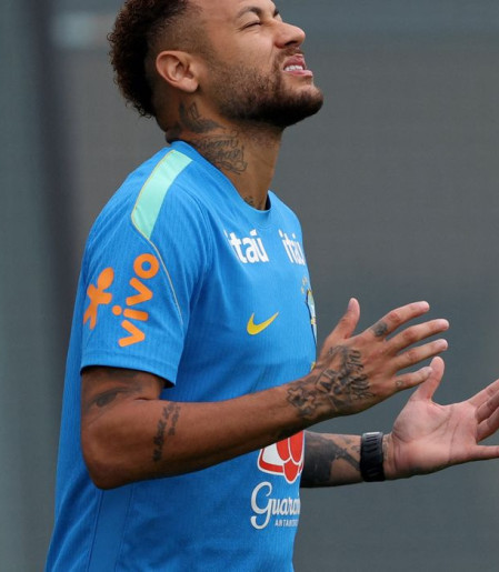 Neymar treina sem restrições com o grupo pelo segundo dia seguido