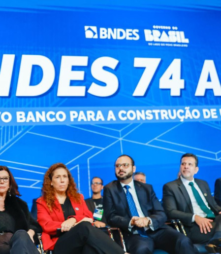 Confiança dos técnicos impulsiona bons resultados do BNDES, diz Lula