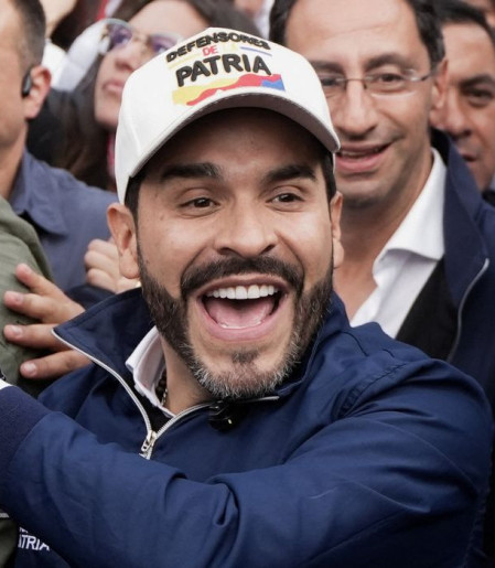 Candidato de direita La Espriella vence disputa acirrada na Colômbia